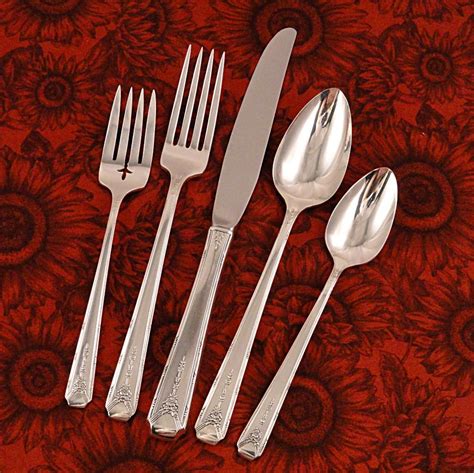 COMMUNITY PLATE FLATWARE .